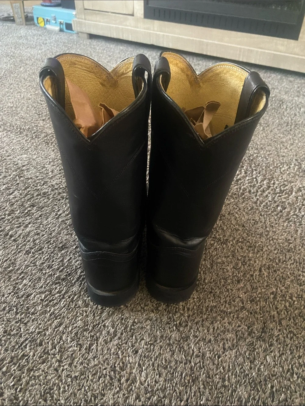Boots,Justin men’s size 9D style 3133 Black in color .